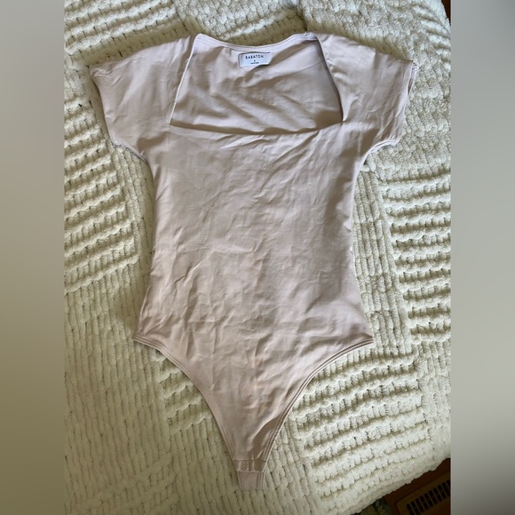 Aritzia Babaton Contour Squareneck Shortsleeve Bodysuit - Picture 2 of 3